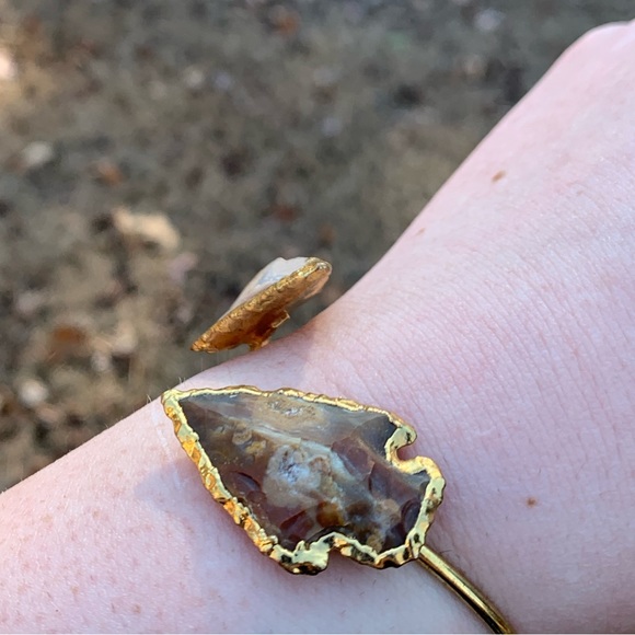 Double Arrow Head Bangle Cuff Bracelet - Picture 11 of 13